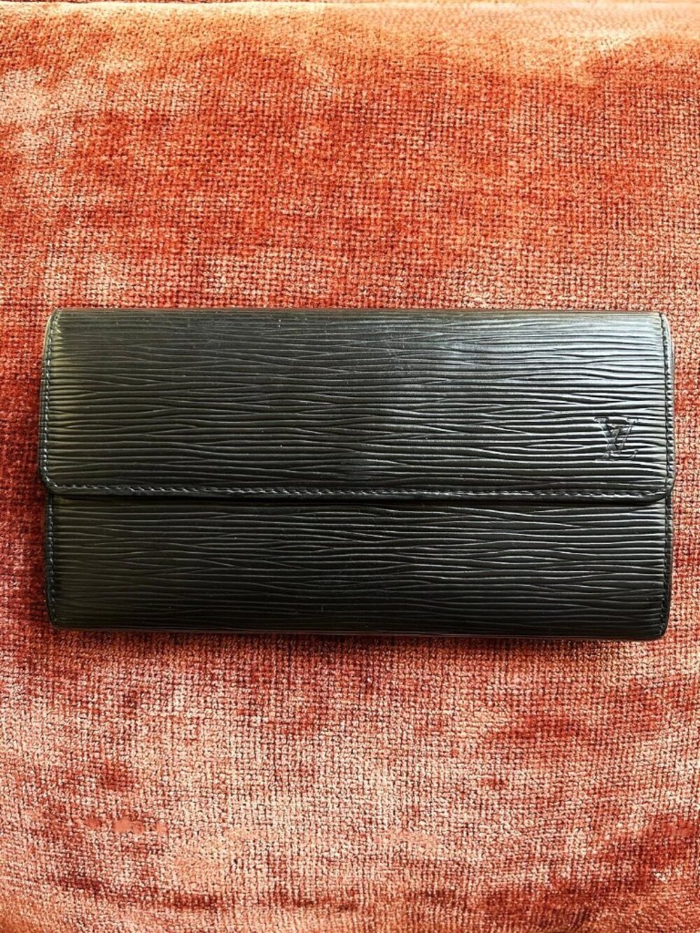 LOUIS VUITTON Epi Sarah Wallet, Black